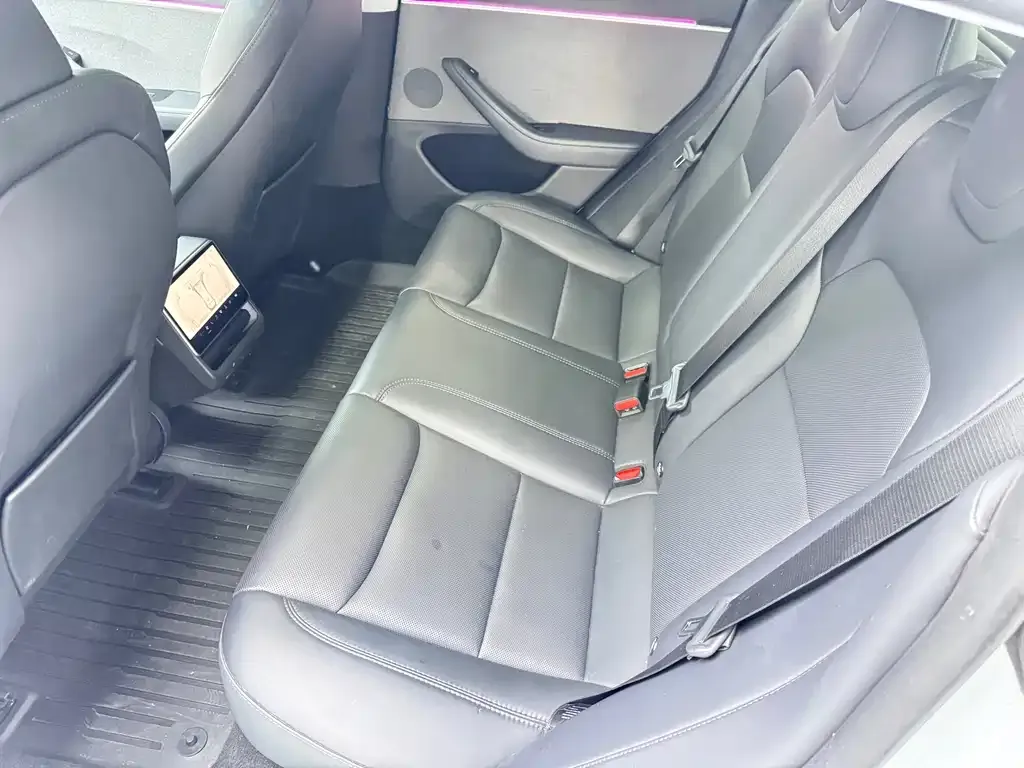 Tesla Model 3 — фото 10