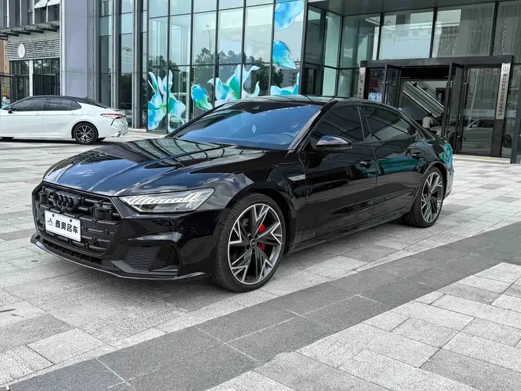 Audi A7L — фото 1