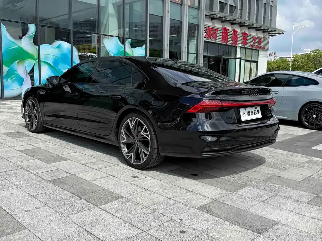 Audi A7L — фото 2