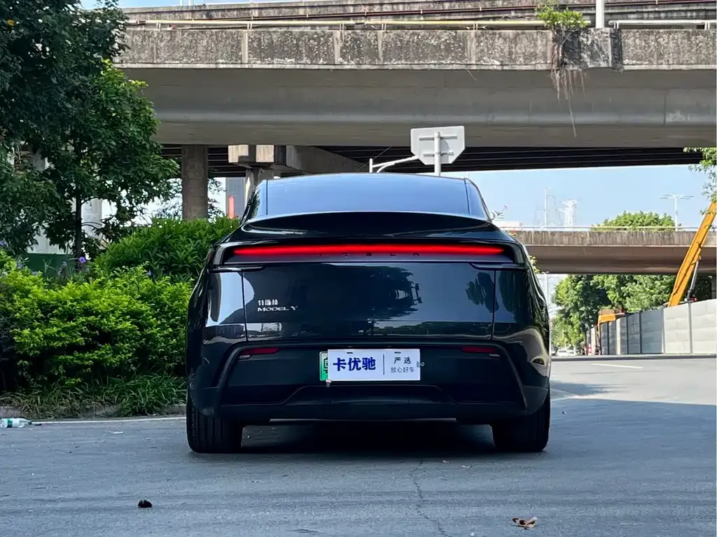 Tesla Model Y — фото 7