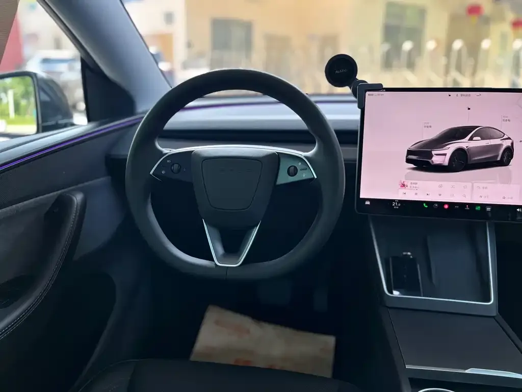 Tesla Model Y — фото 9