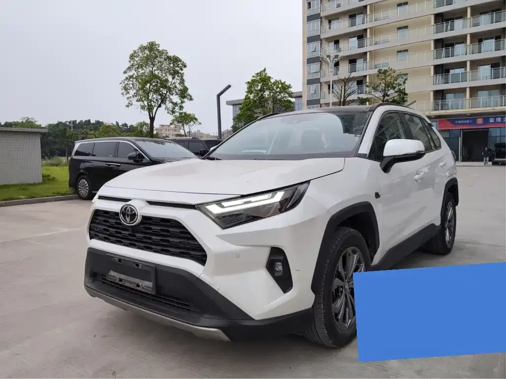 Toyota RAV4 — фото 1