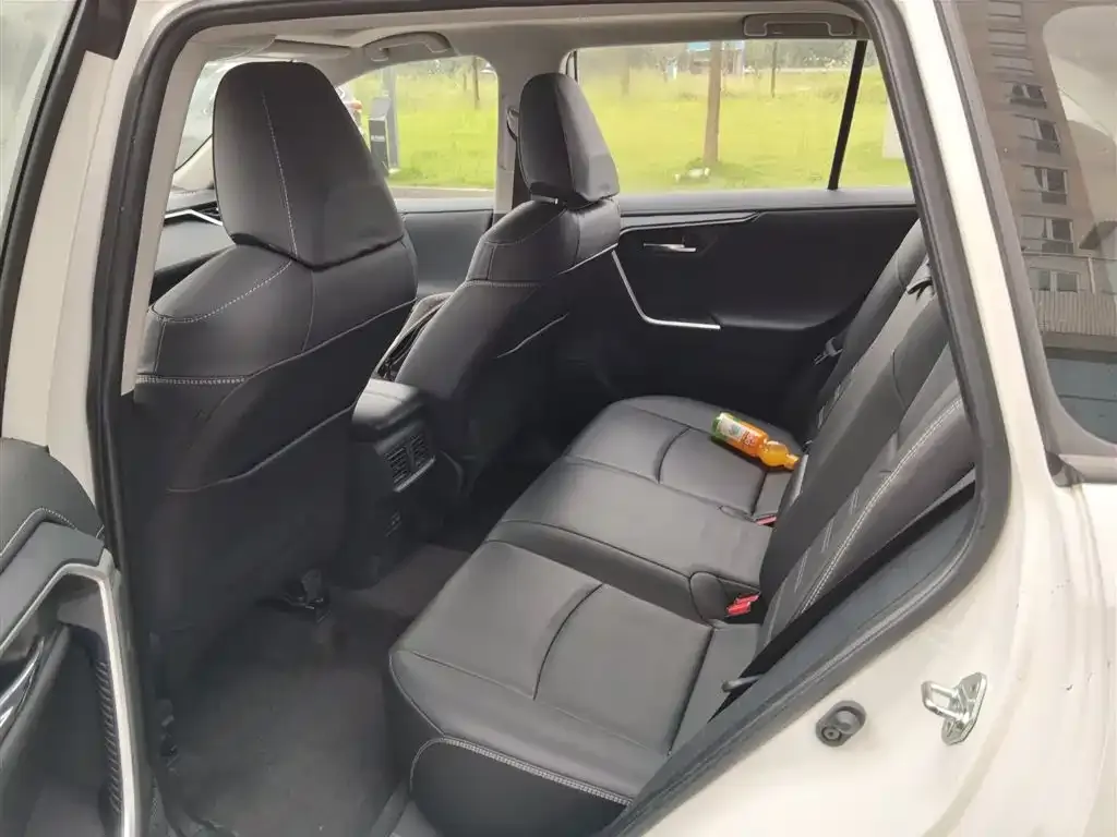 Toyota RAV4 — фото 5