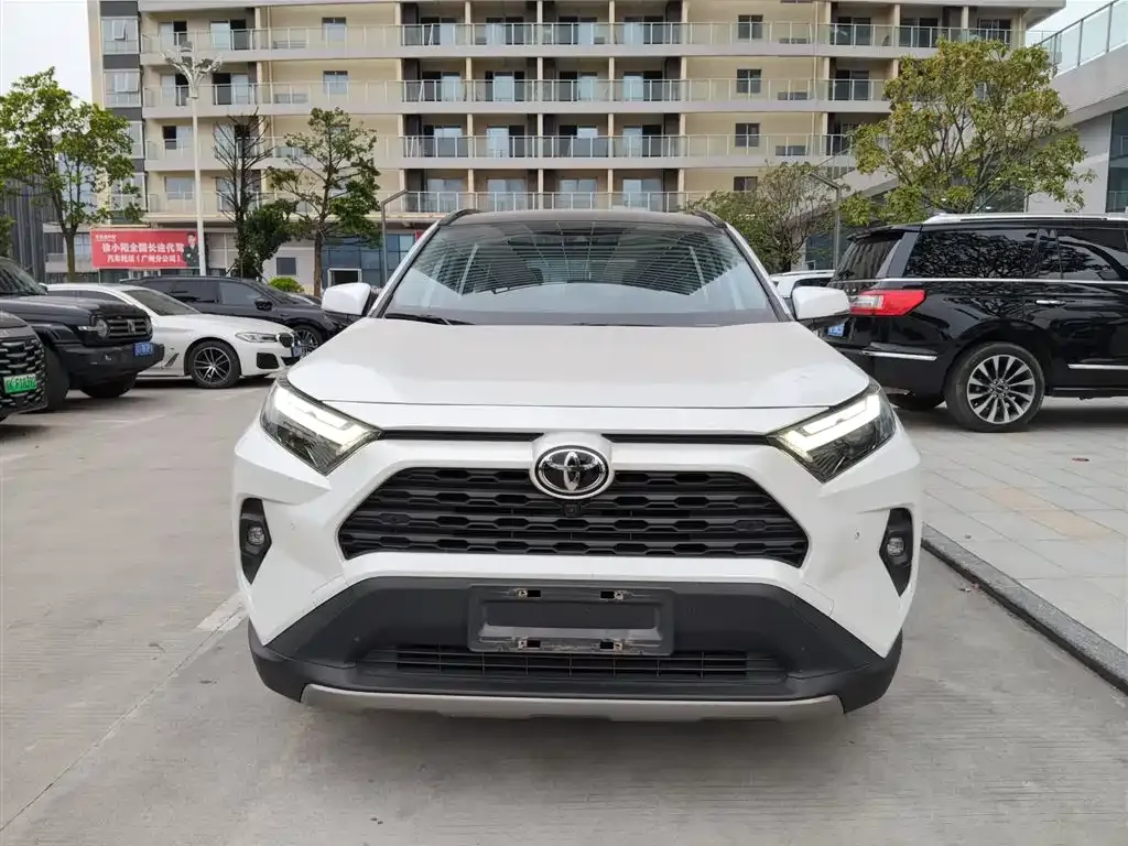 Toyota RAV4 — фото 3