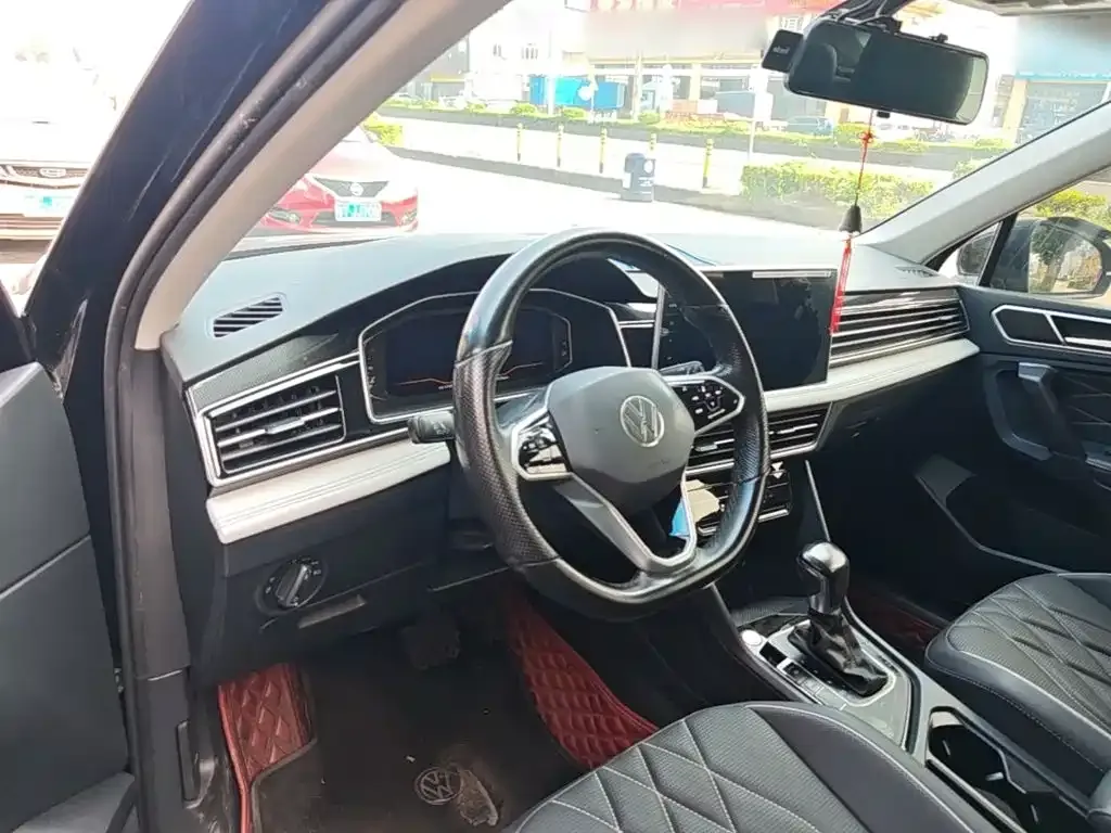 Volkswagen Tiguan L — фото 7