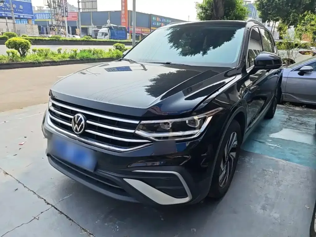 Volkswagen Tiguan L — фото 6