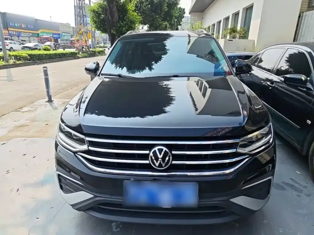 Volkswagen Tiguan L — фото 9