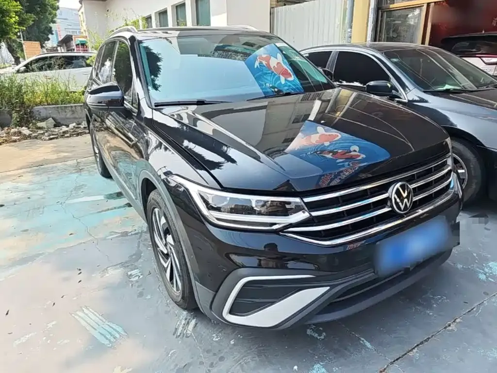 Volkswagen Tiguan L — фото 10