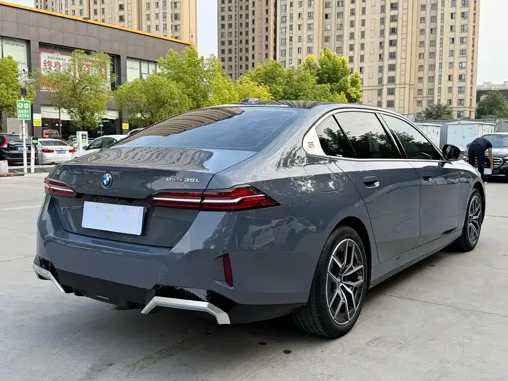 BMW i5 — фото 6