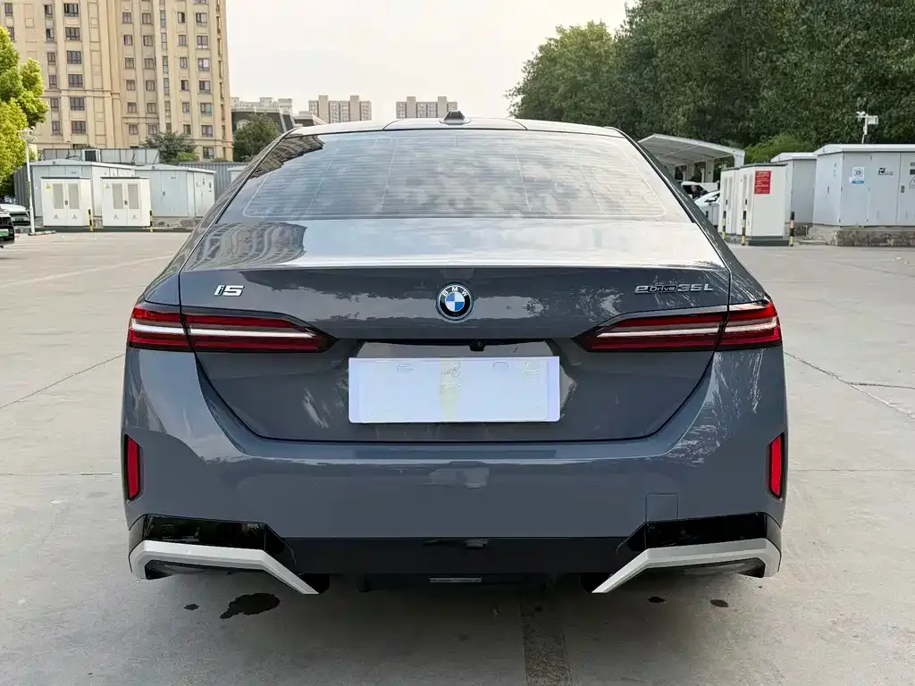 BMW i5 — фото 5