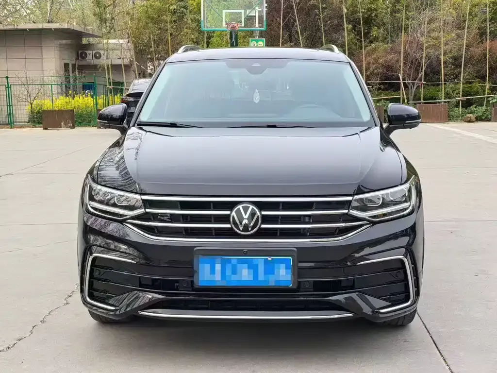 Volkswagen Tiguan L — фото 3