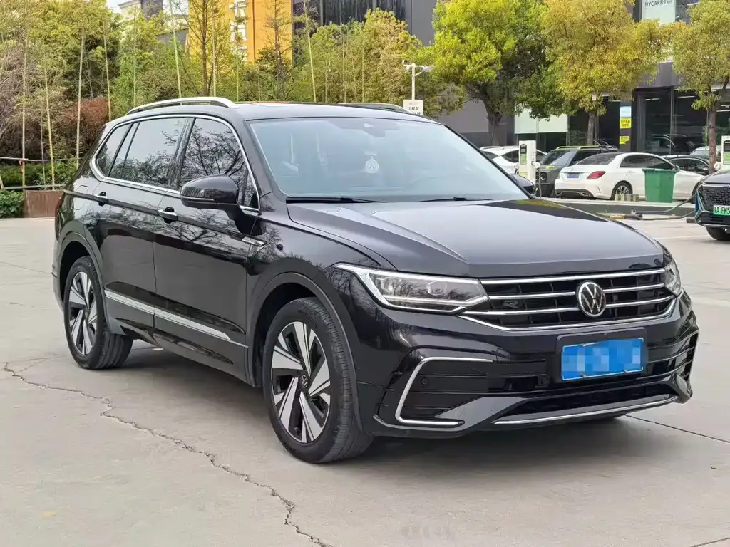 Volkswagen Tiguan L — фото 2