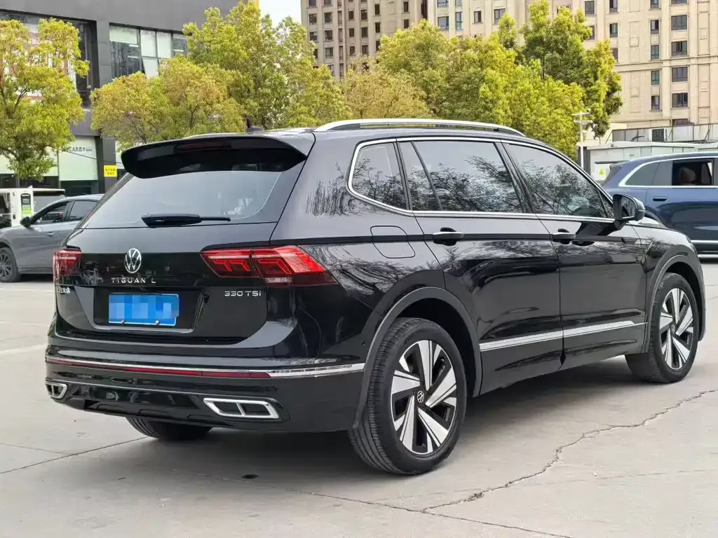 Volkswagen Tiguan L — фото 8