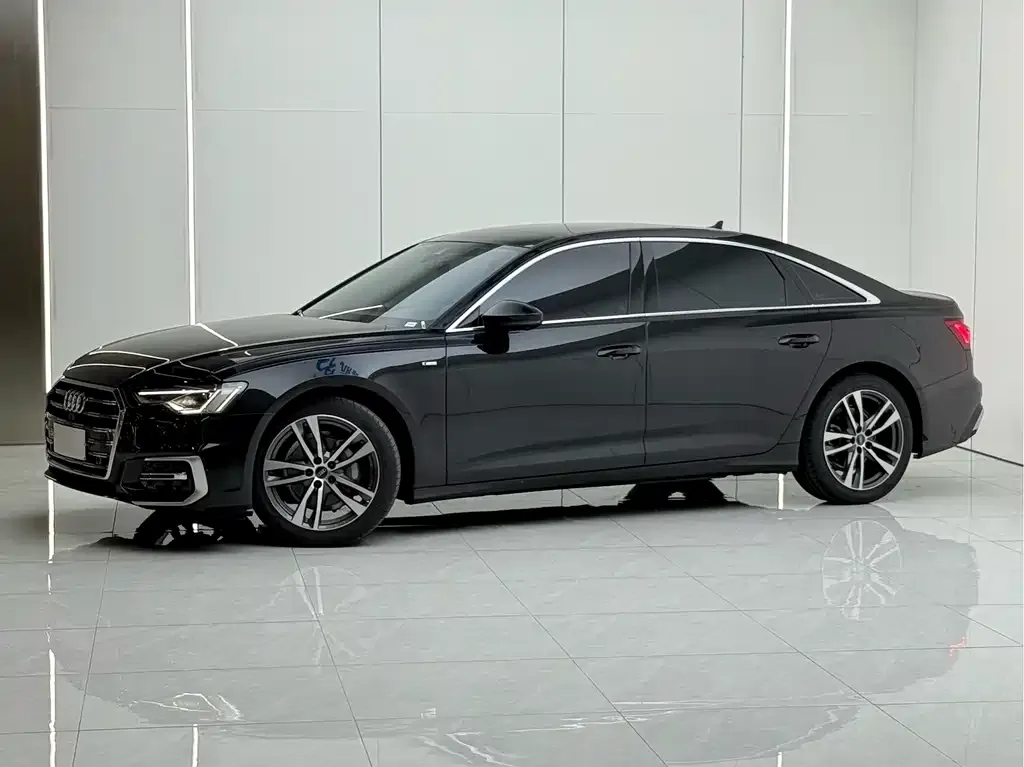 Audi A6L — фото 1
