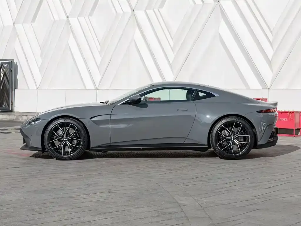 Aston Martin V8 Vantage — фото 8