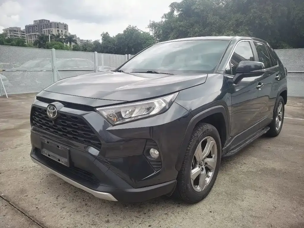Toyota RAV4 — фото 1