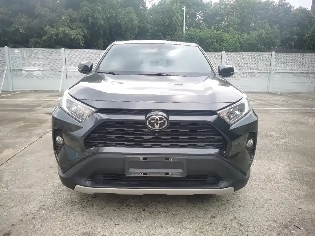 Toyota RAV4 — фото 7