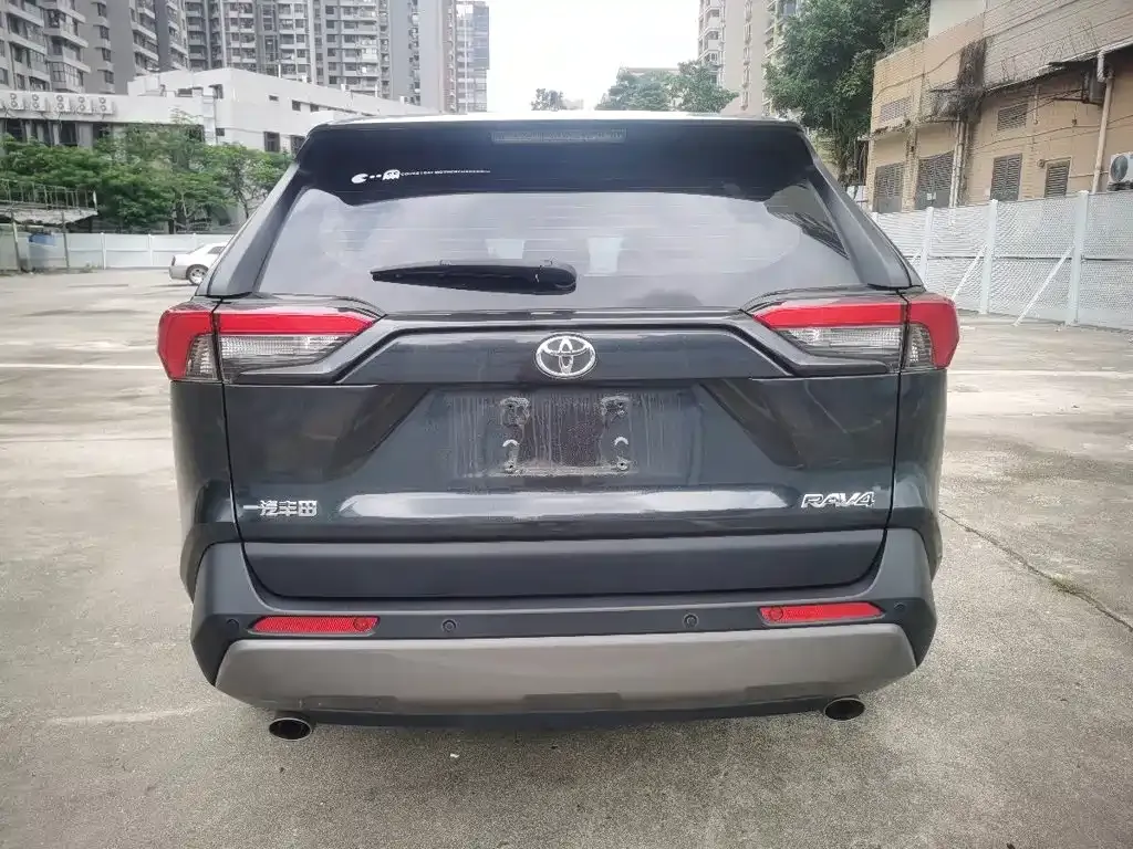 Toyota RAV4 — фото 6