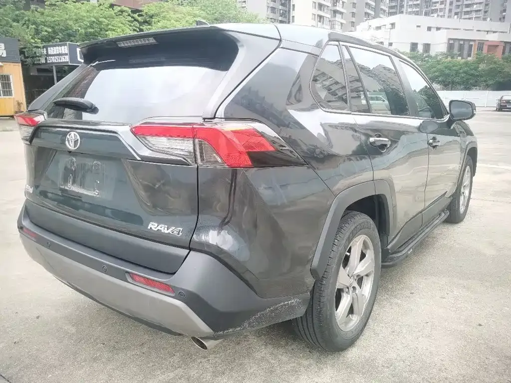 Toyota RAV4 — фото 8
