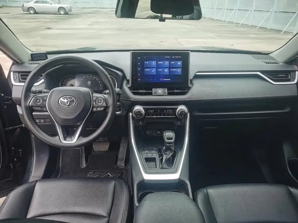 Toyota RAV4 — фото 3