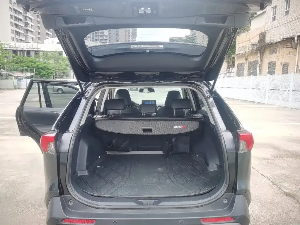 Toyota RAV4 — фото 9