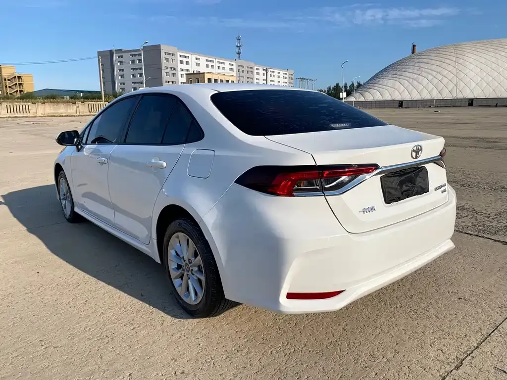 Toyota Corolla — фото 10