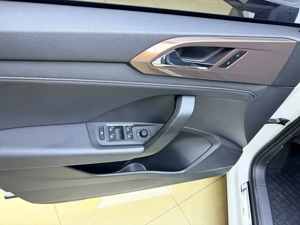 Volkswagen Tharu — фото 6