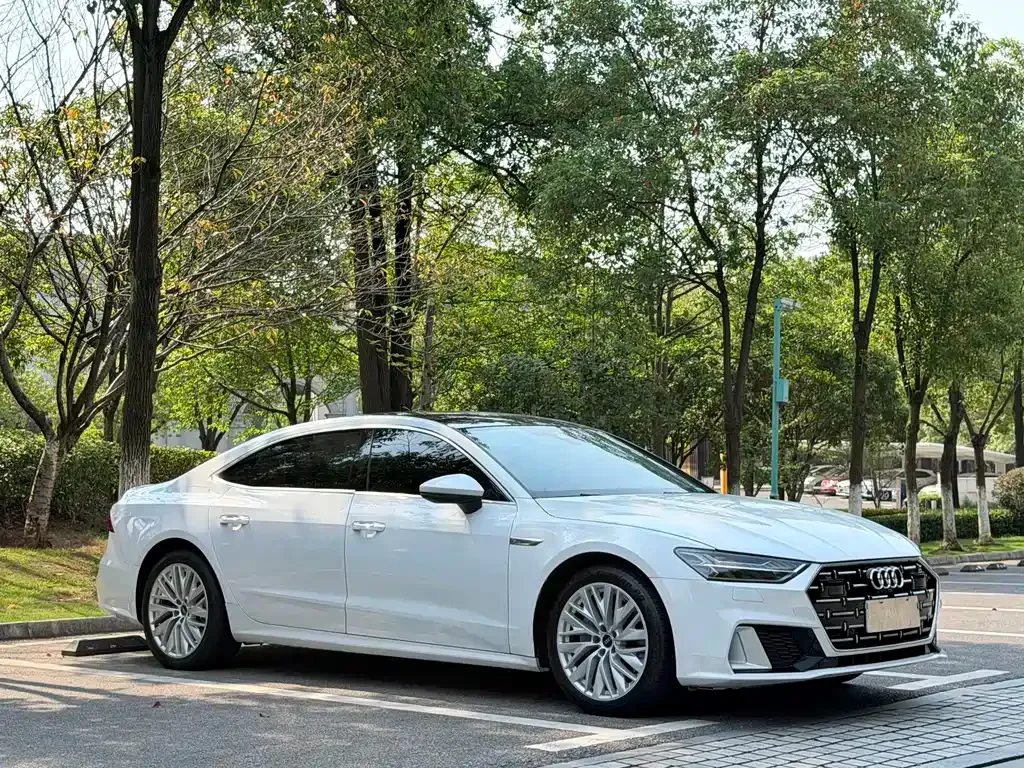Audi A7L — фото 1