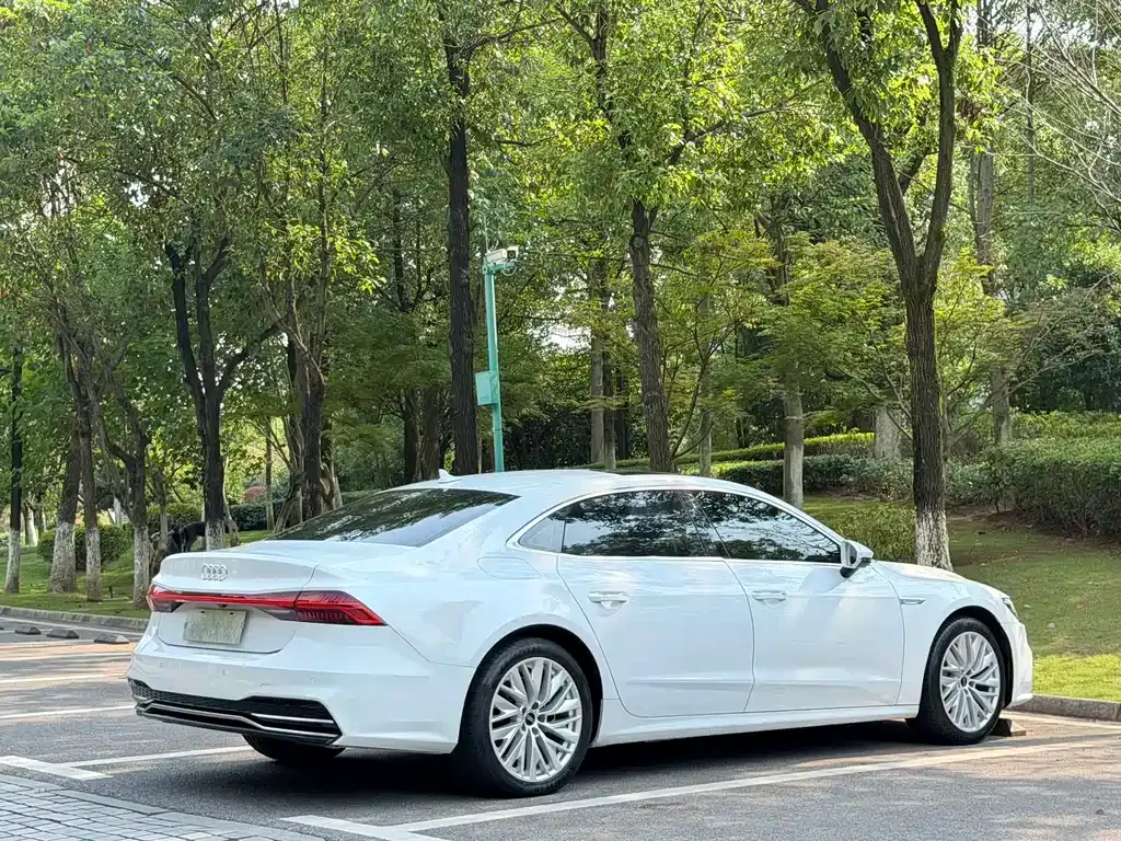 Audi A7L — фото 6