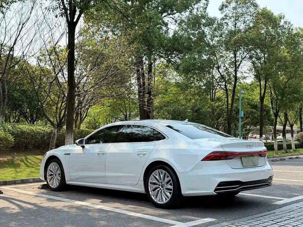 Audi A7L — фото 5