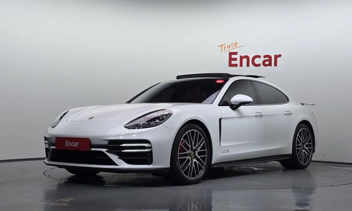 Porsche Panamera — фото 1