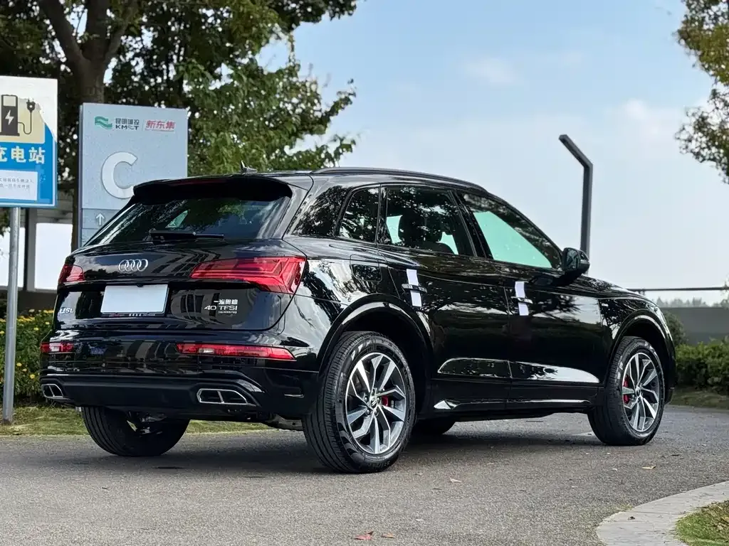 Audi Q5L — фото 5