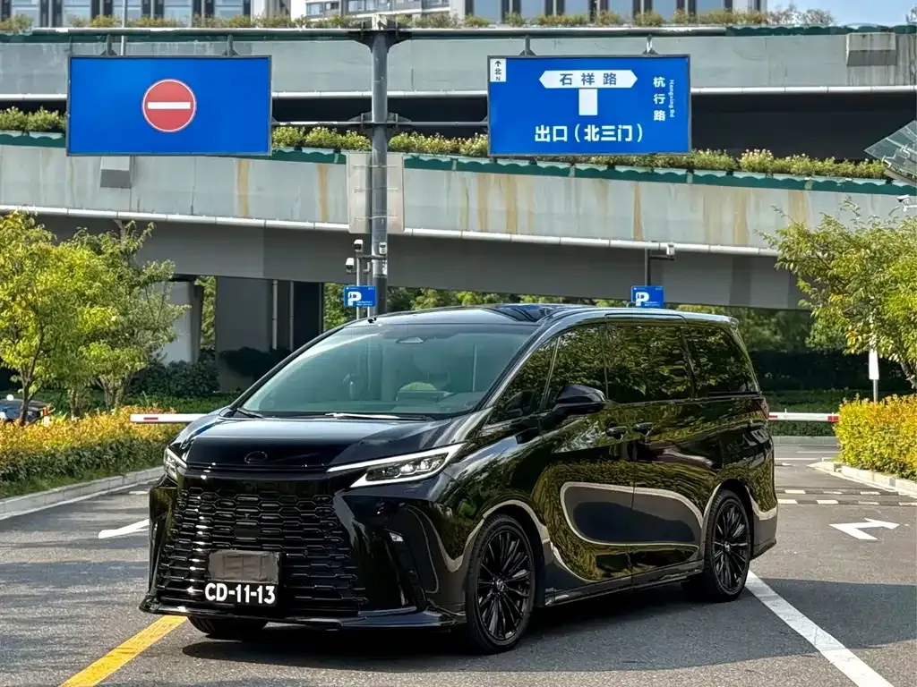 Lexus LM — фото 5