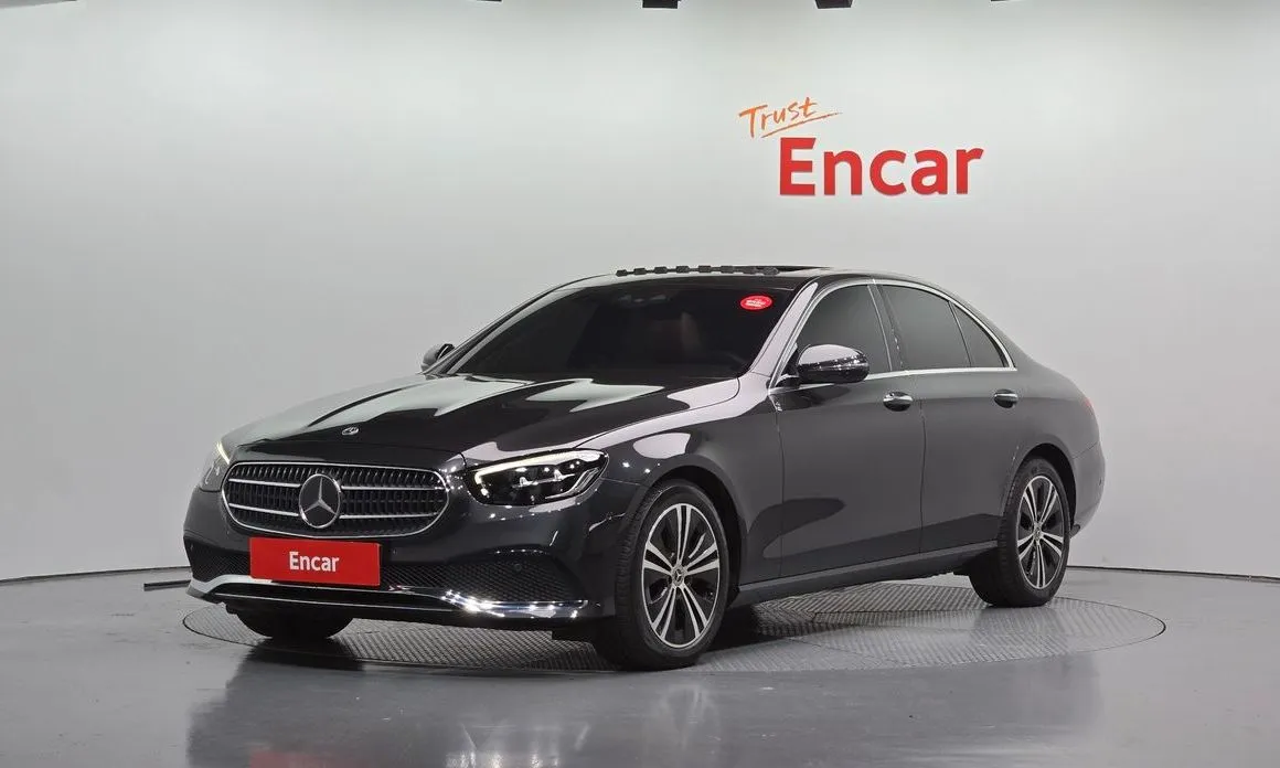 Mercedes-Benz E-Class — фото 1