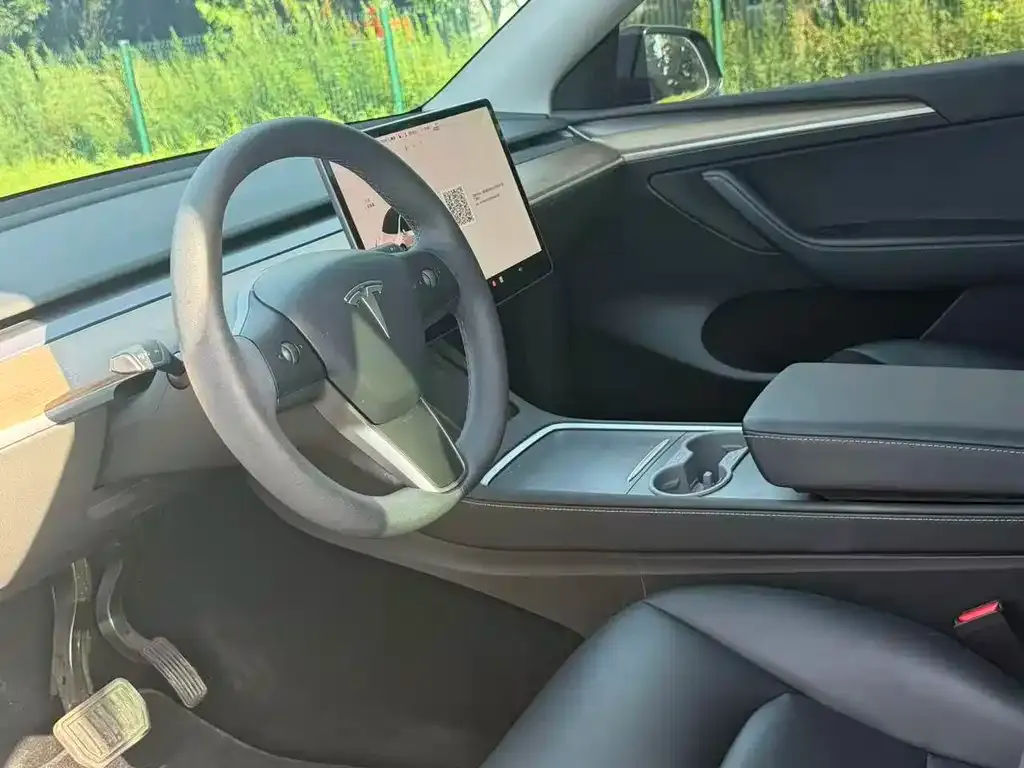 Tesla Model Y — фото 7