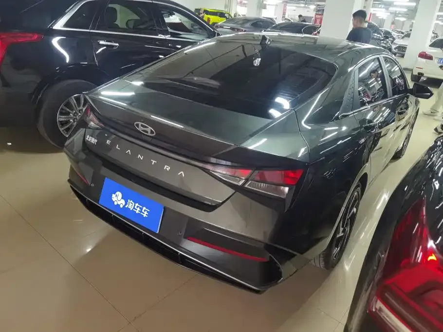 Hyundai Elantra — фото 6