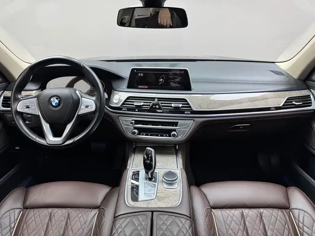 BMW 7 Series — фото 6