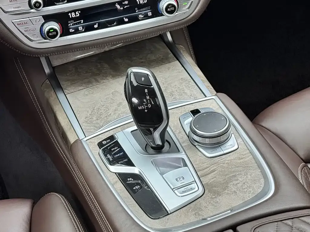 BMW 7 Series — фото 3