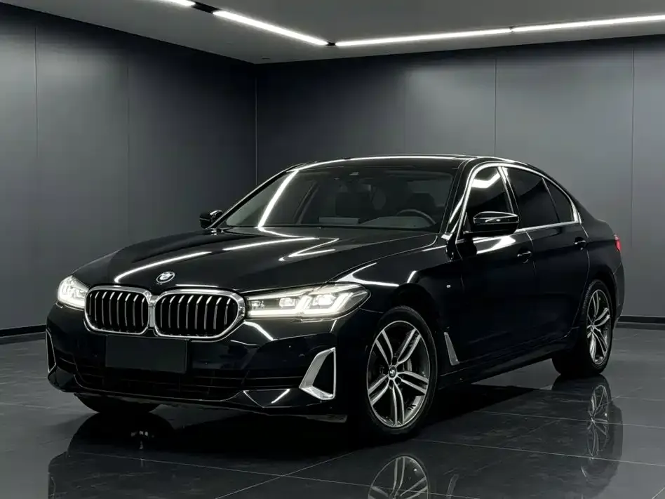 BMW 5 Series — фото 1