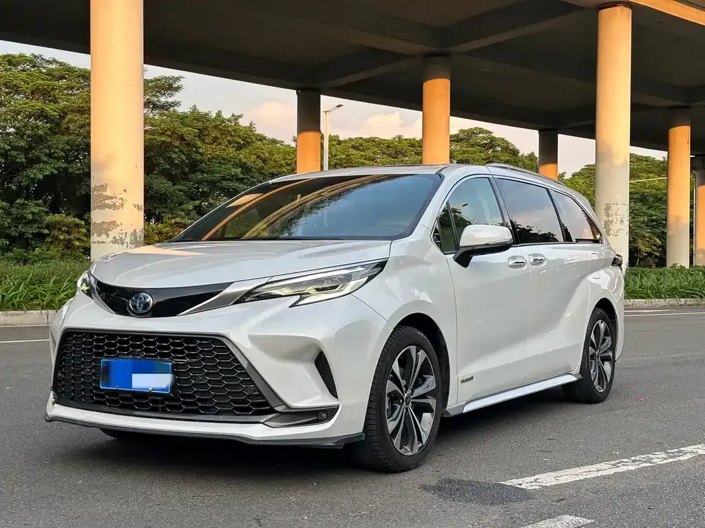 Toyota Granvia — фото 1