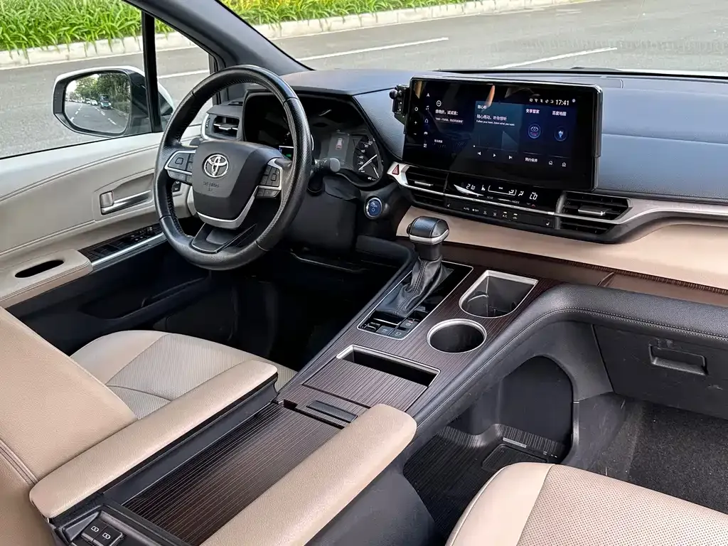 Toyota Granvia — фото 10