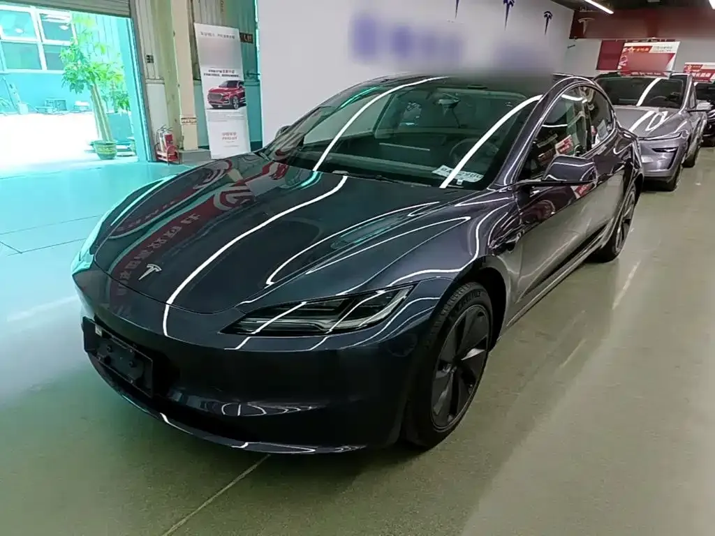 Tesla Model 3 — фото 1