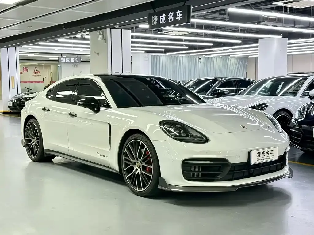 Porsche Panamera — фото 1