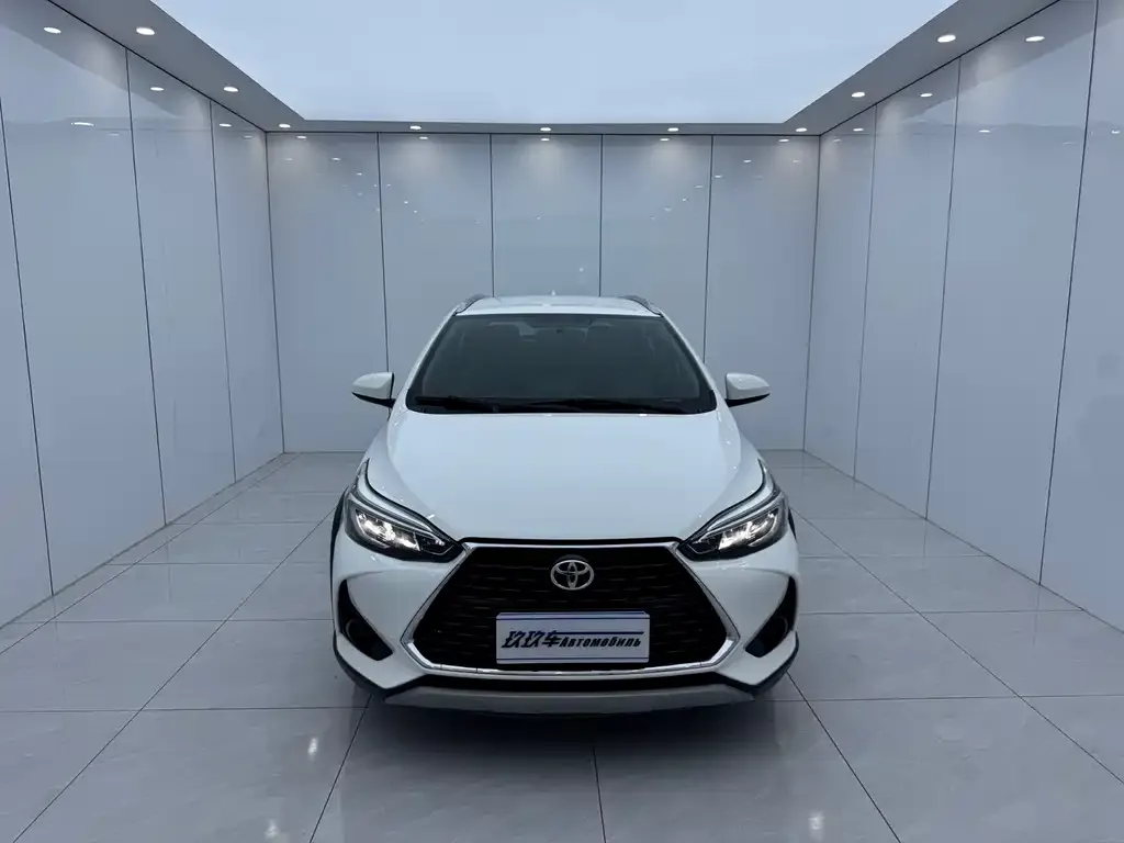 Toyota Yaris L — фото 2