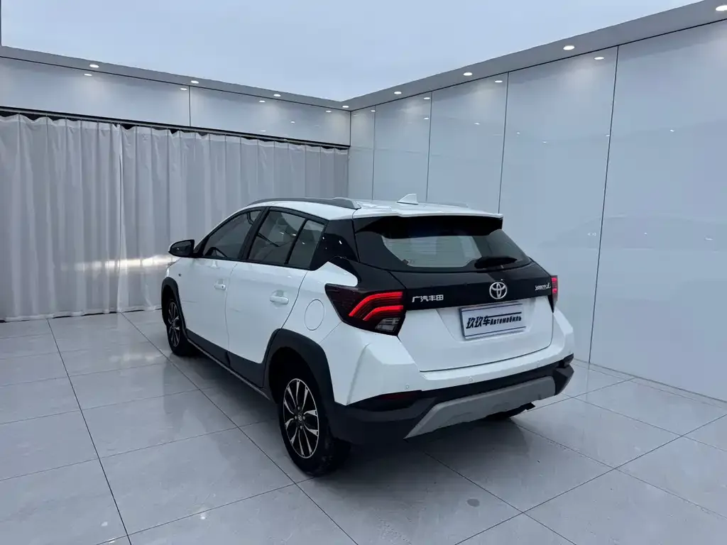 Toyota Yaris L — фото 6