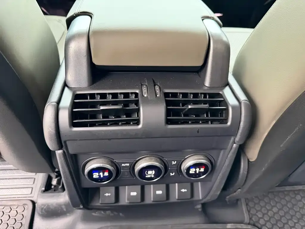 Land Rover Defender — фото 4