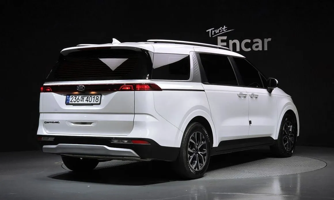 Kia Carnival — фото 4