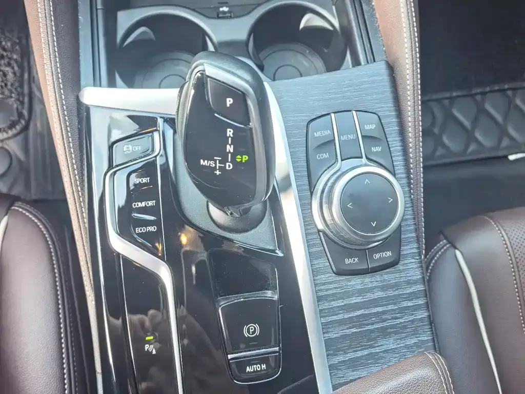 BMW 5 Series — фото 10