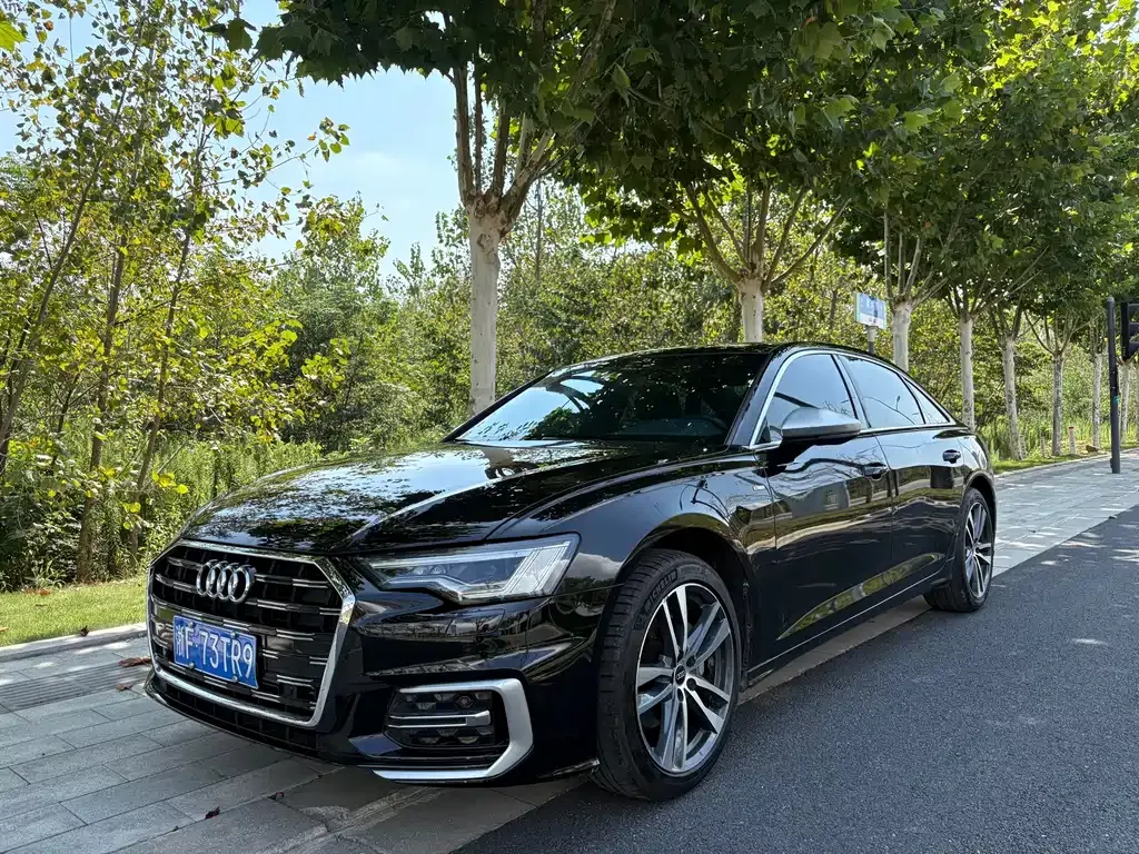 Audi A6L — фото 1