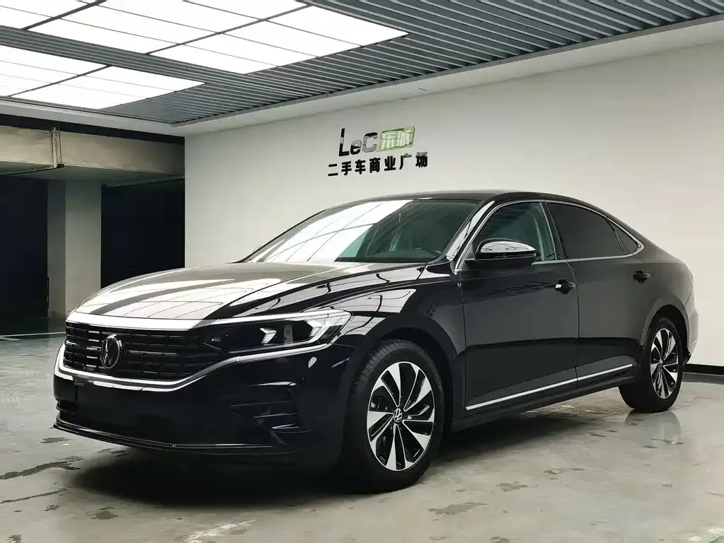 Volkswagen Passat — фото 1